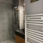 Près De La Avec Balcon Et Parking Privé - Fr-1-336-69 Apartamento *