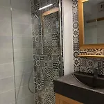 Apartamento Près De La Avec Balcon Et Parking Privé - Fr-1-336-69 *