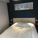 Près De La Avec Balcon Et Parking Privé - Fr-1-336-69 Apartamento *
