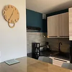 Apartamento Près De La Avec Balcon Et Parking Privé - Fr-1-336-69 *