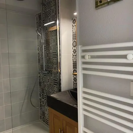 Pres De La Avec Balcon Et Parking Prive - Fr-1-336-69 Apartmán *