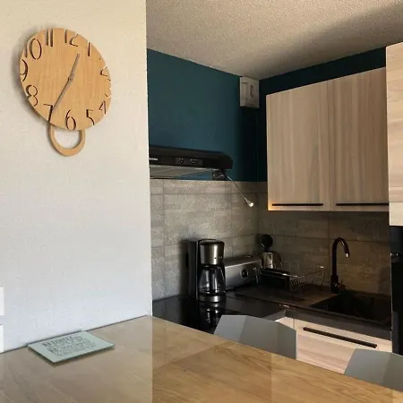 Apartment Pres De La Avec Balcon Et Parking Prive - Fr-1-336-69 *