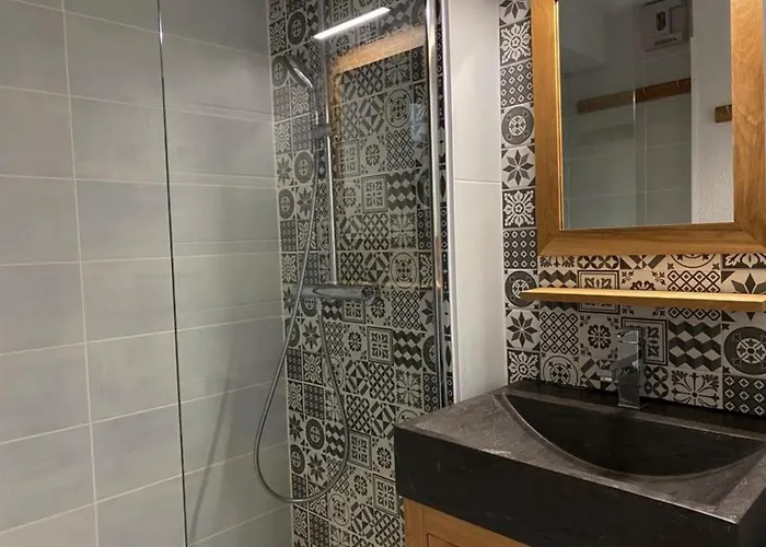 דירה Pres De La Avec Balcon Et Parking Prive - Fr-1-336-69 *